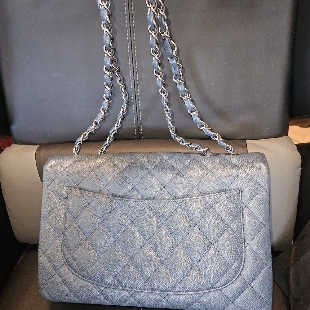 Authentic Chanel Classic Jumbo - Picture 2 of 5